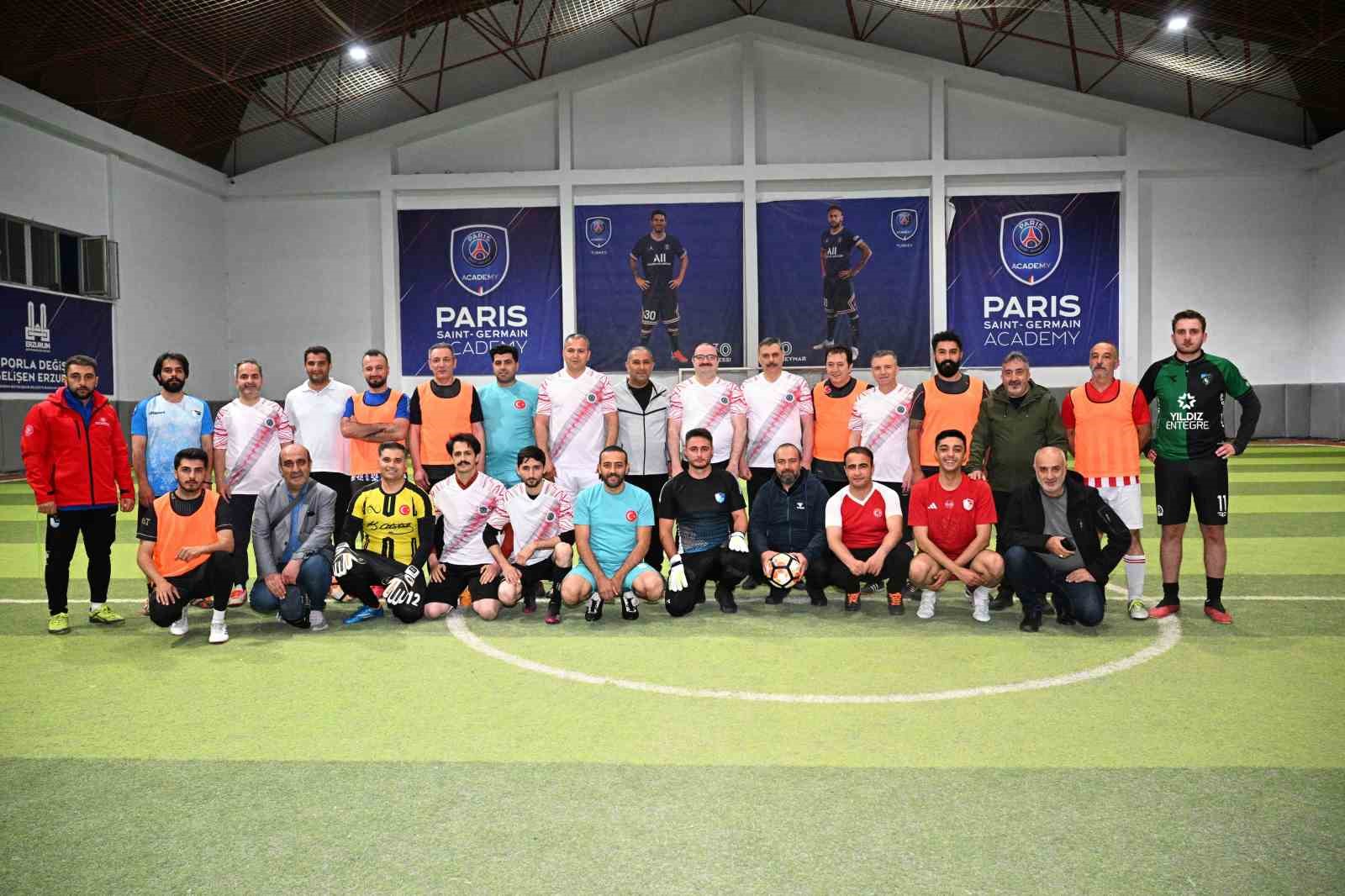 Erzurum protokolü ve medya mensupları "Sağlıklı yaşam için" sahaya çıktı