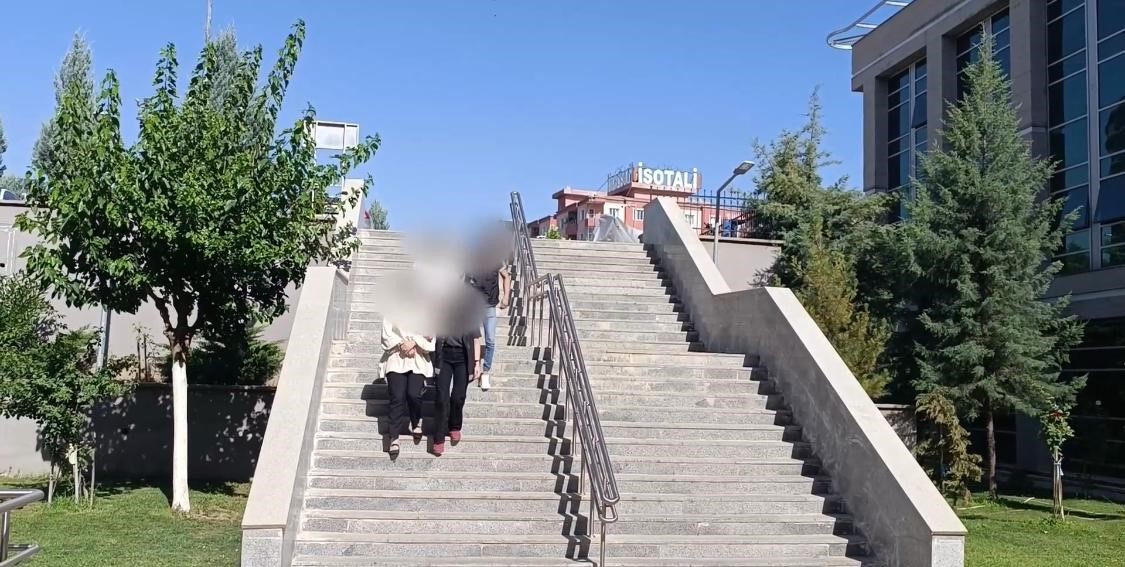 Batman&rsquo;da 175 gram kokainin ele ge&ccedil;irildiği operasyonda 2 kişi tutuklandı
