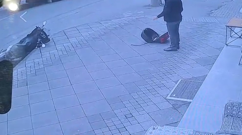 Tırdan fırlayan lastik az kalsın dehşet saçıyordu