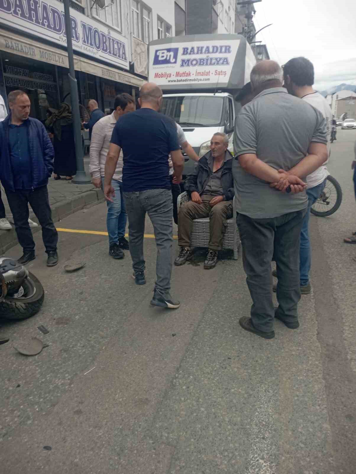 Tırdan fırlayan lastik az kalsın dehşet sa&ccedil;ıyordu
