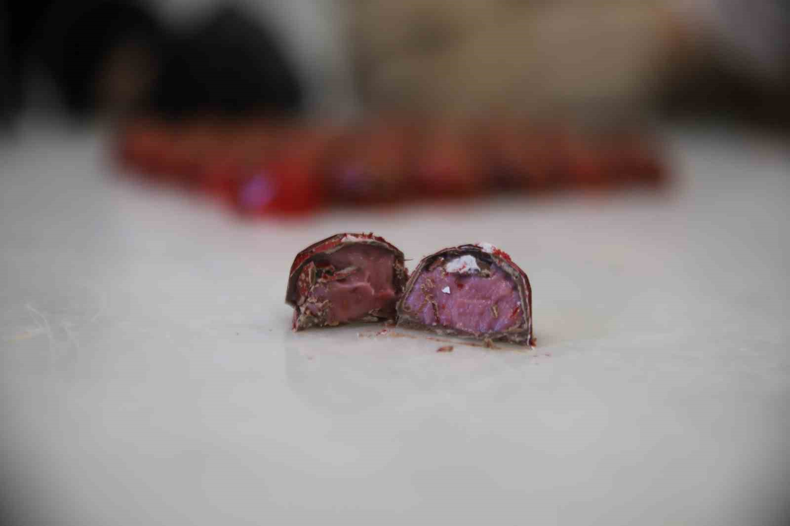 Dezavantajlı kadınlar çikolata üretimini öğreniyor