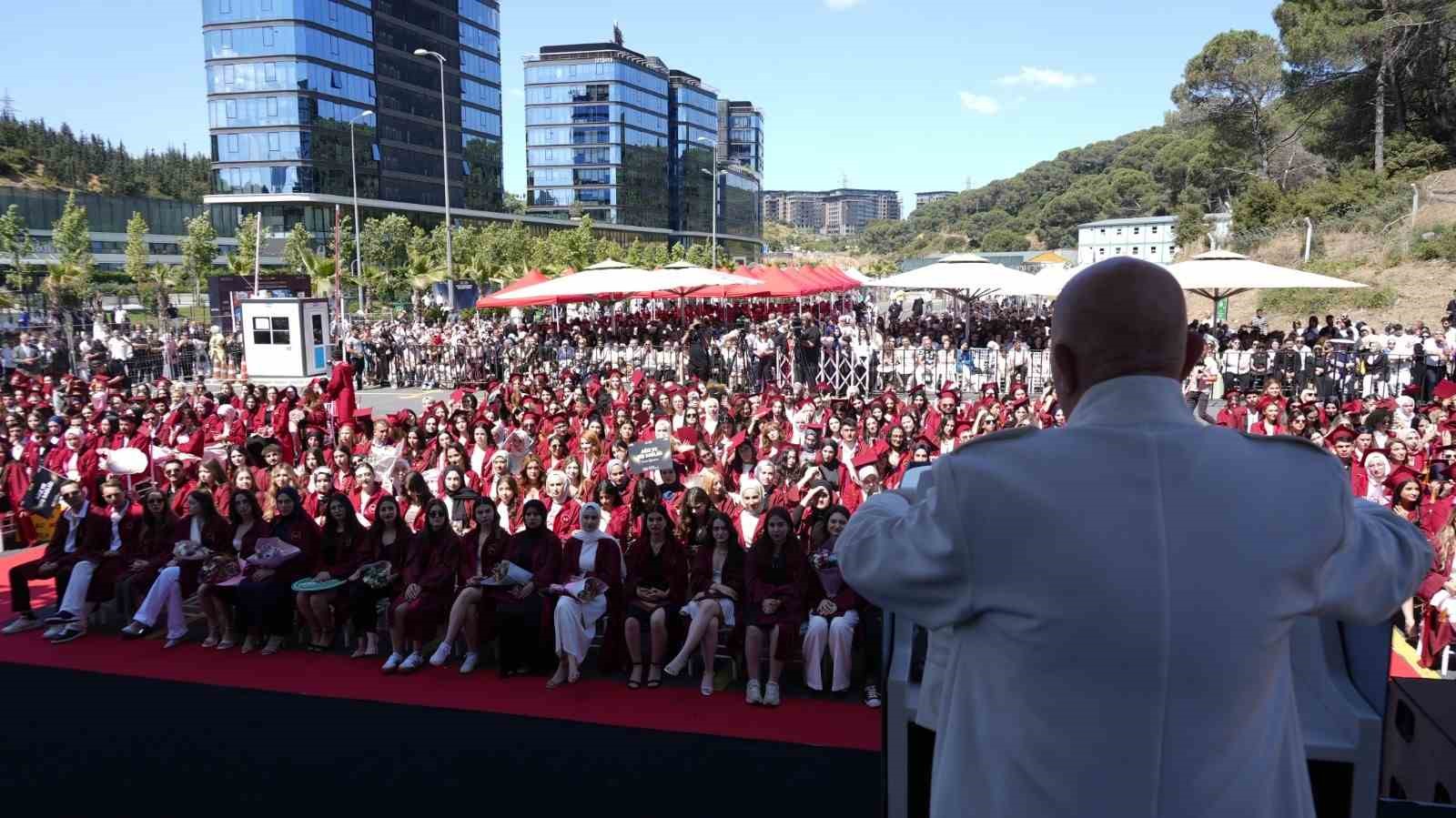 İstinye Üniversitesi Tıp Fakültesi’nde mezuniyet sevinci