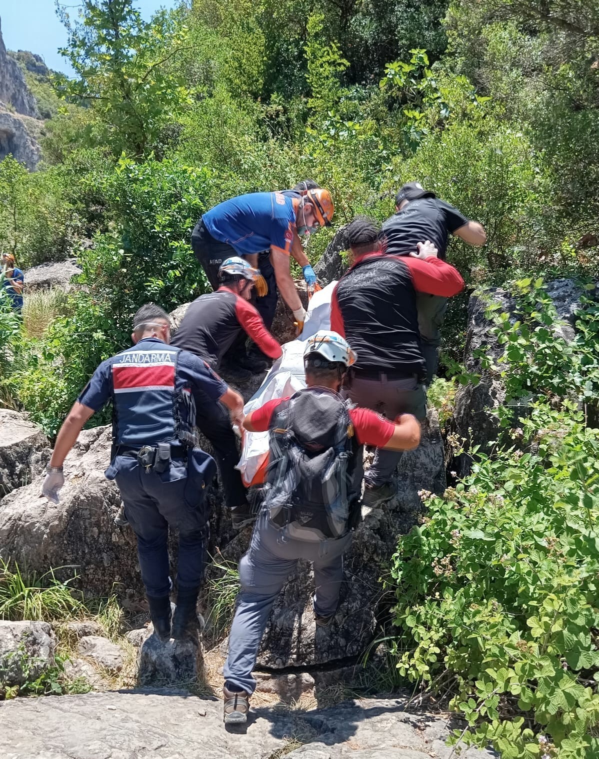 Gen&ccedil; adam Ballıkayalar&rsquo;da &ouml;l&uuml; bulundu
