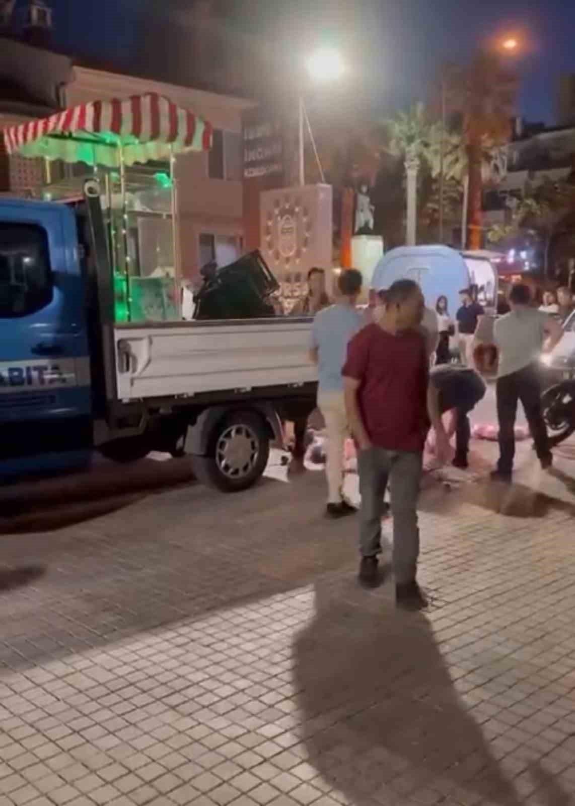 Bursa&rsquo;da seyyar satıcılar ile zabıta arasında gerginlik
