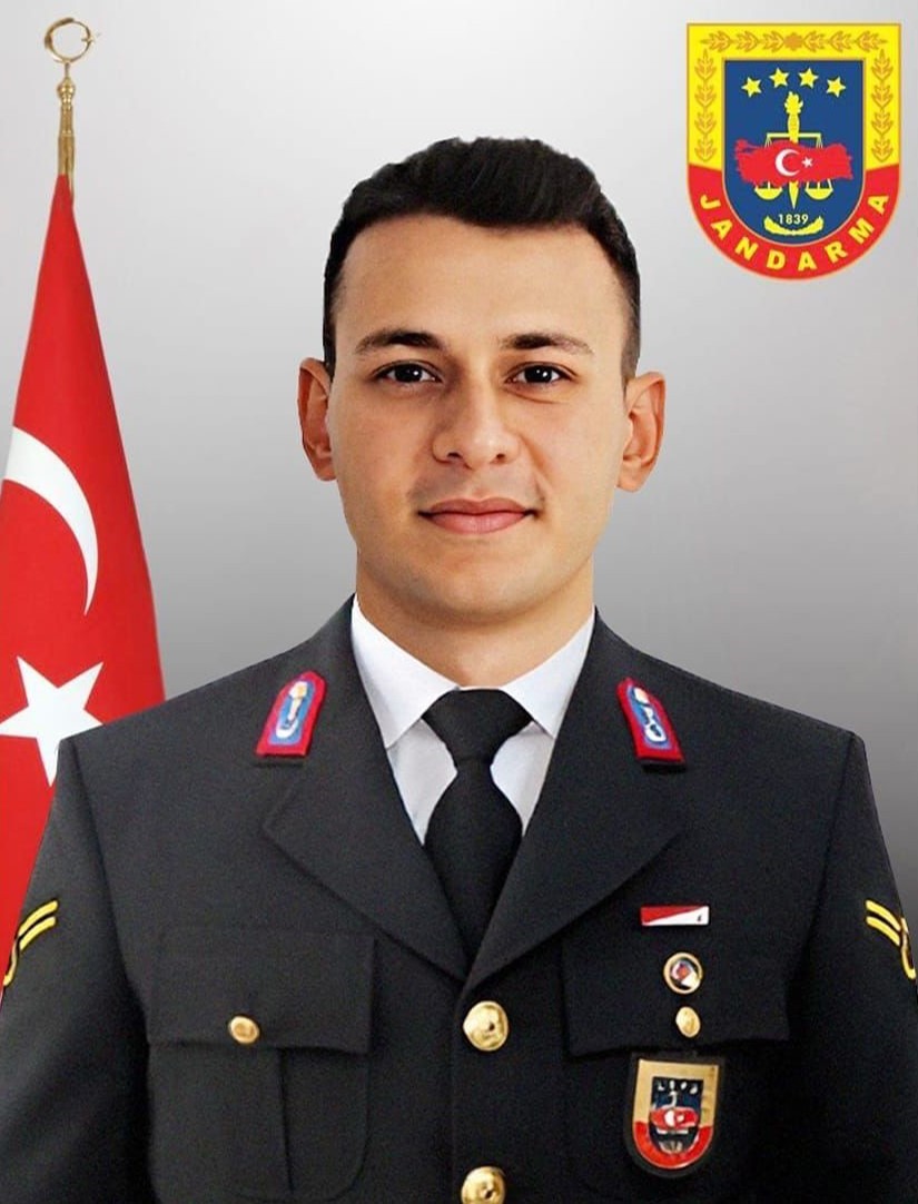 Yürek yakan veda: Oğlunun tabutunu omuzladı