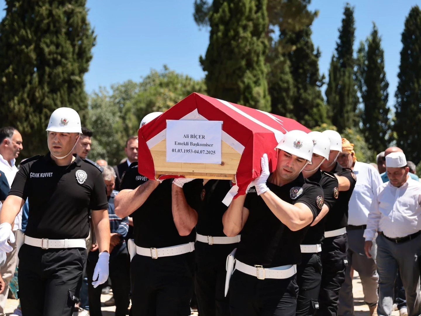 Emekli Emniyet Müdürü Biçer son yolculuğuna resmi törenle uğurlandı