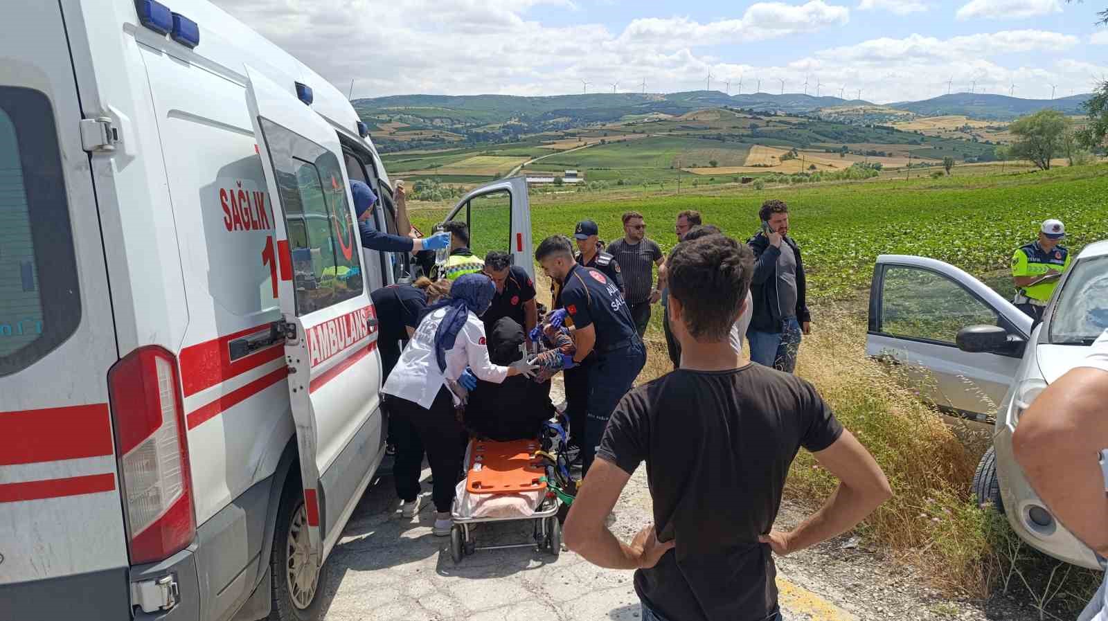 Otomobil ile hafif ticari araç çarpıştı: 2 yaralı