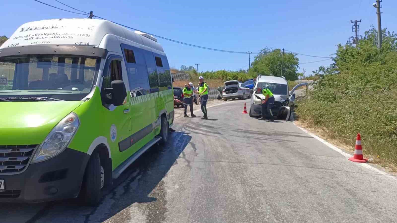 Kazadan kaçmak istedi, otomobili devrildi: 2 yaralı