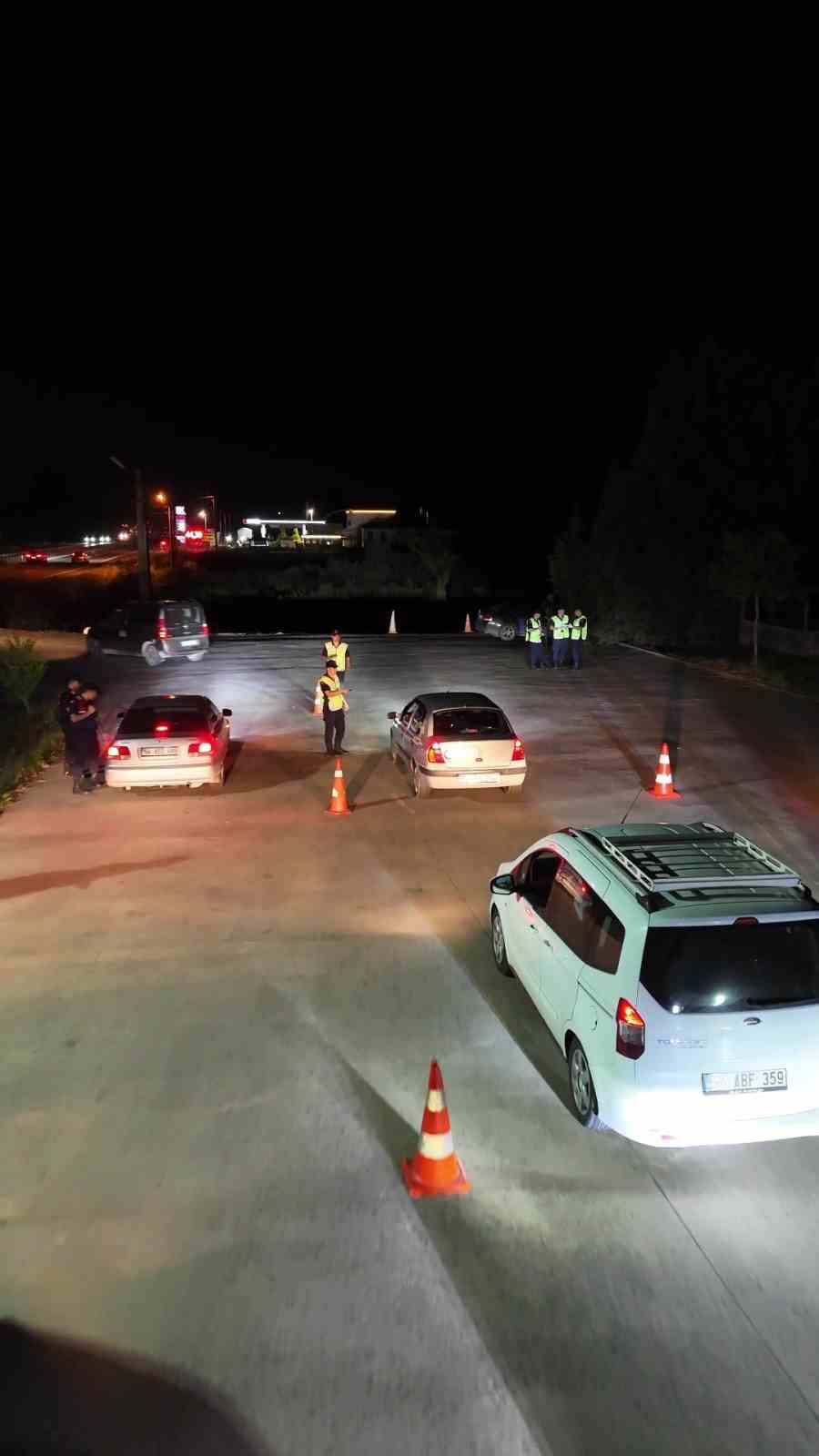 Jandarmadan trafik mesaisi: 6 ayda 809 bin 275 ara&ccedil; denetlendi
