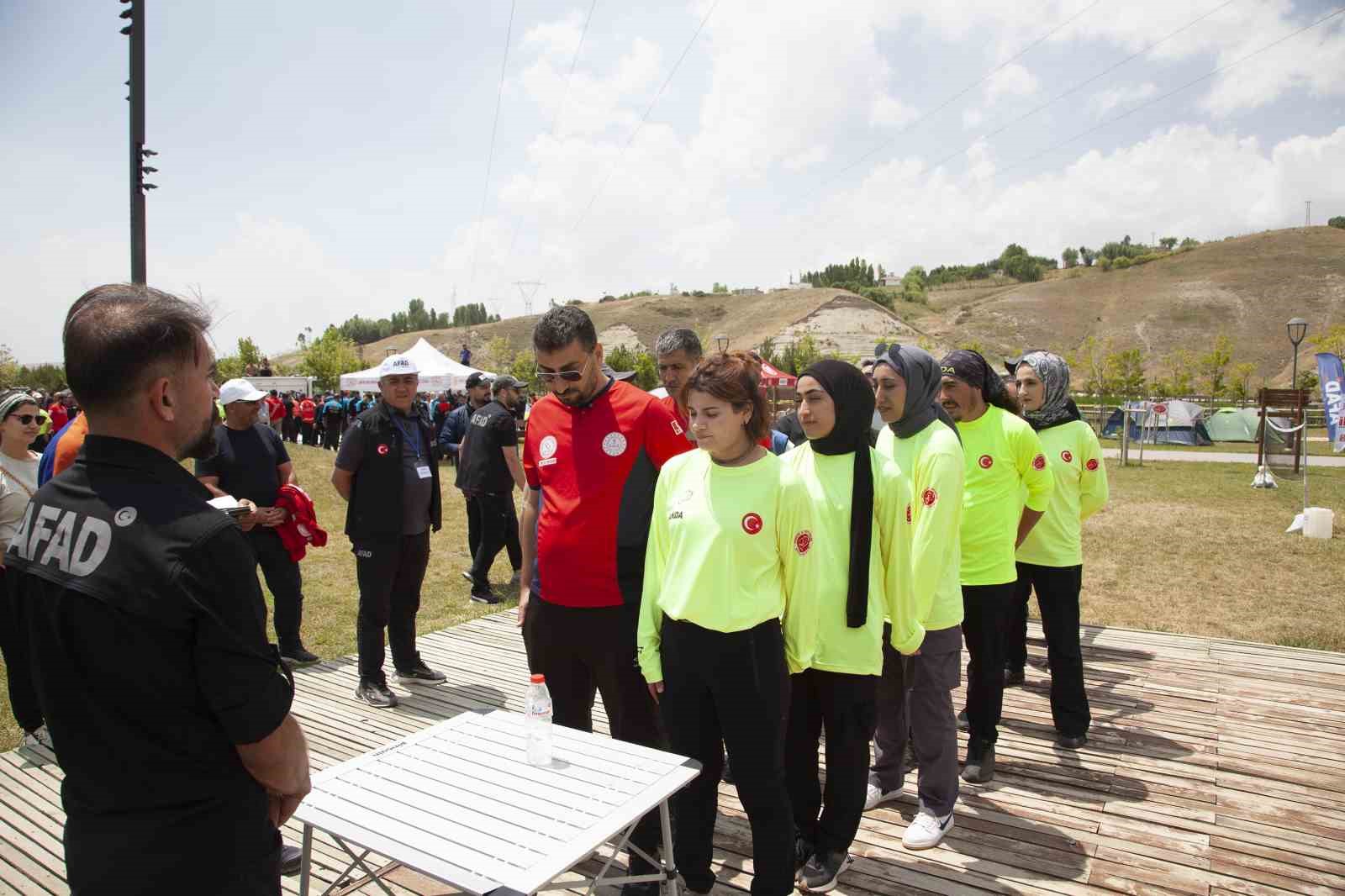 Bitlis’te 780 arama kurtarma ekibin katıldığı akreditasyon kampı başladı