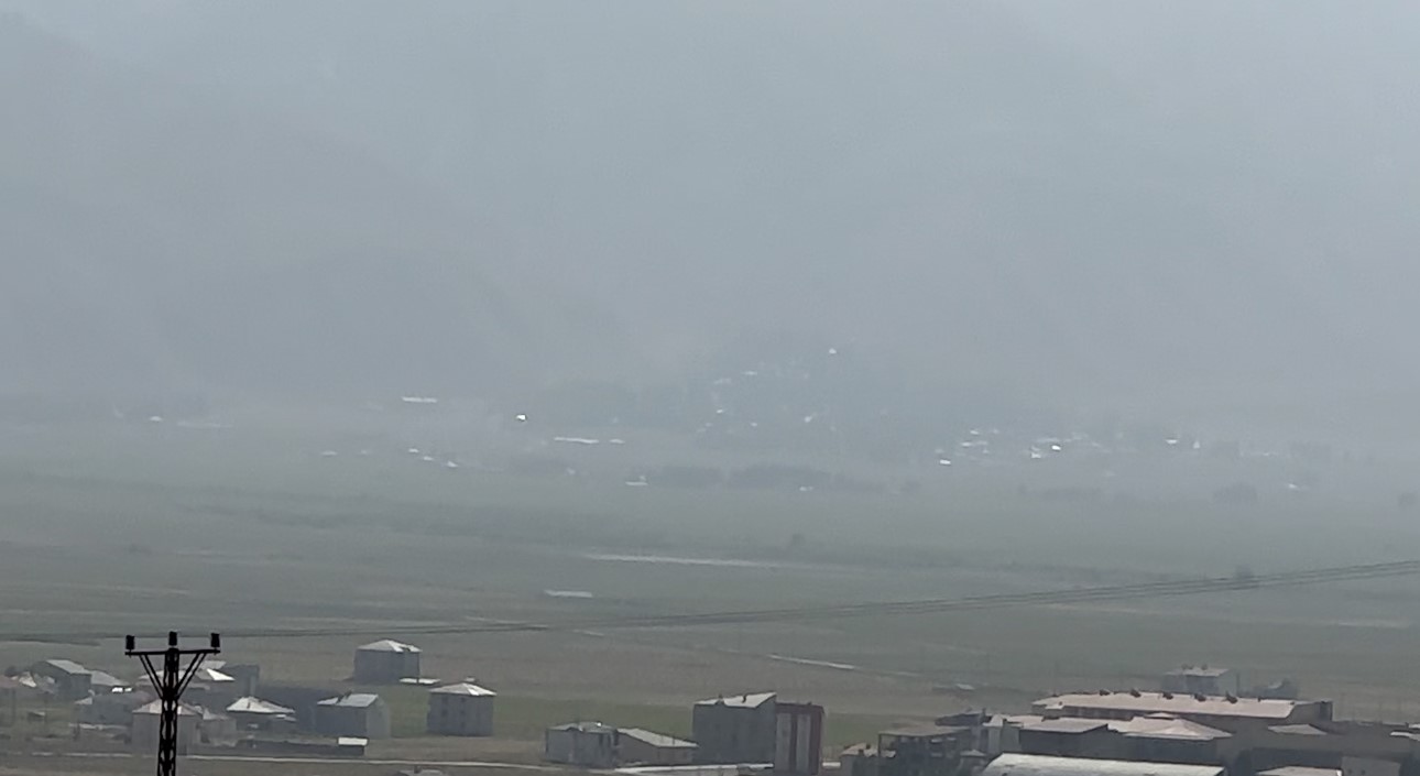 Çöl tozu Yüksekova’da etkili oldu