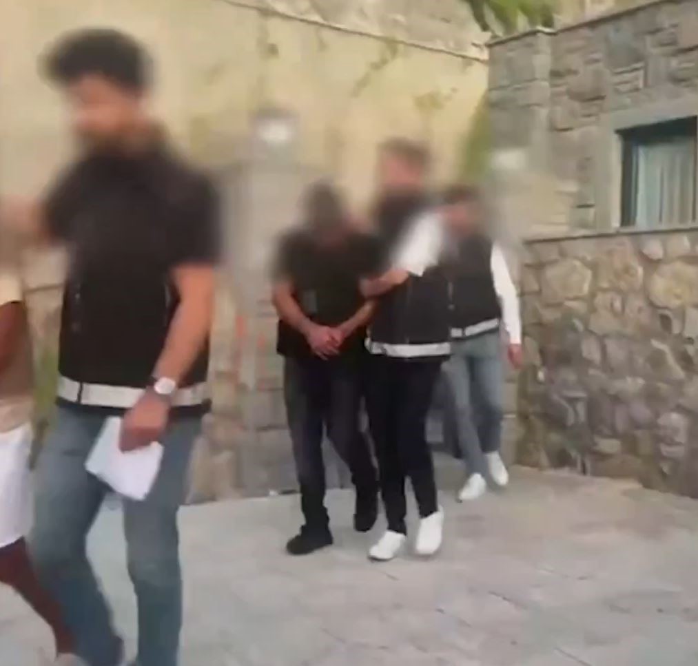 Su&ccedil; &ouml;rg&uuml;t&uuml; liderleri Bodrum&rsquo;da tatilde yakalandı
