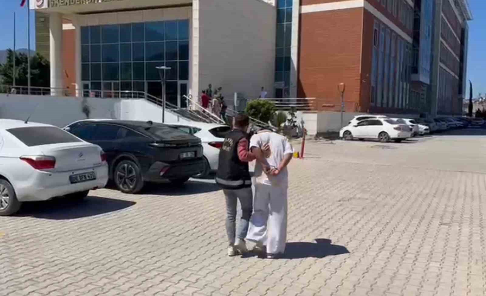 İskenderun&rsquo;da işledikleri &ccedil;eşitli su&ccedil;lardan aranan 6 kişi yakalandı
