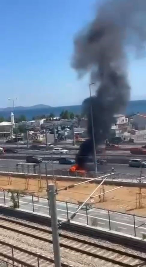 Fatih’te seyir halindeki otomobil alev topuna döndü
