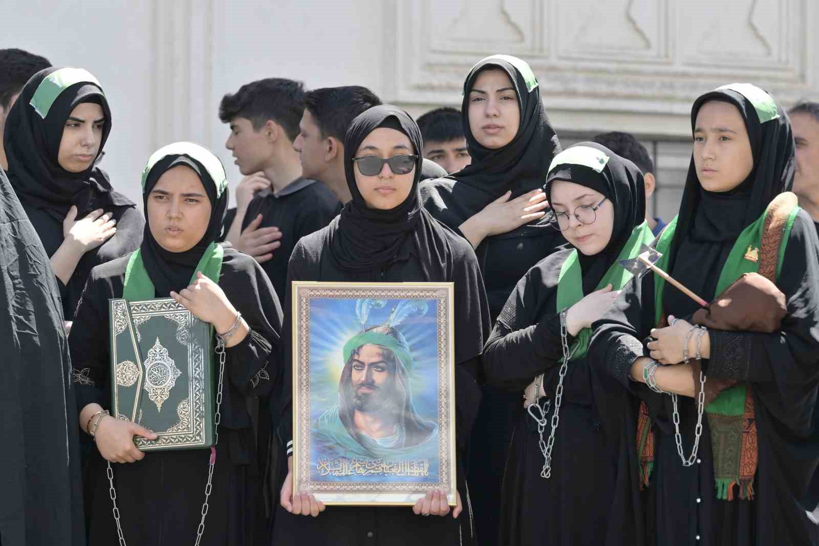 Kerbela şehitleri, Esenyurt&rsquo;ta g&ouml;zyaşları ve dualarla anıldı
