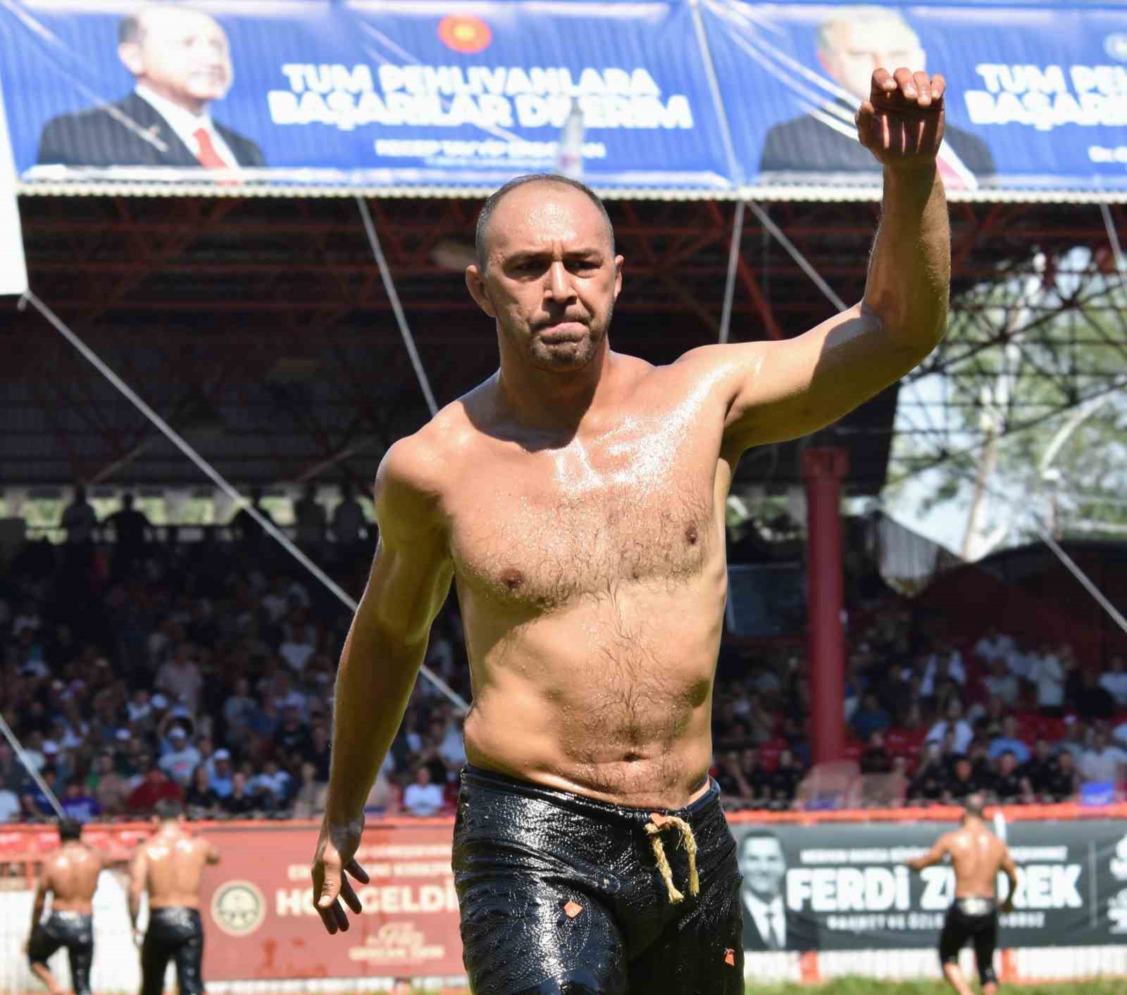 Kırkpınar’da 16 başpehlivan üçüncü tura yükseldi