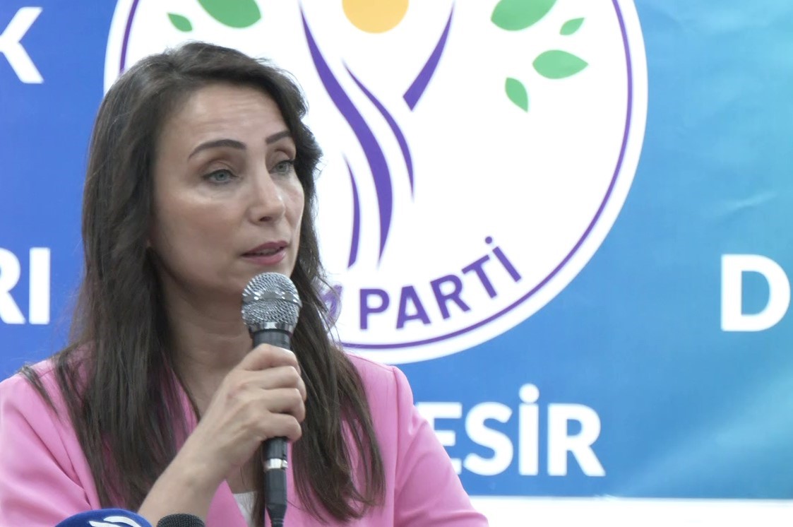 DEM Parti’li Hatimoğulları: "Gelin ikinci yüzyılda Türkiye Cumhuriyeti’ni demokrasiyle buluşturalım, demokratik cumhuriyeti hep beraber inşa edelim"