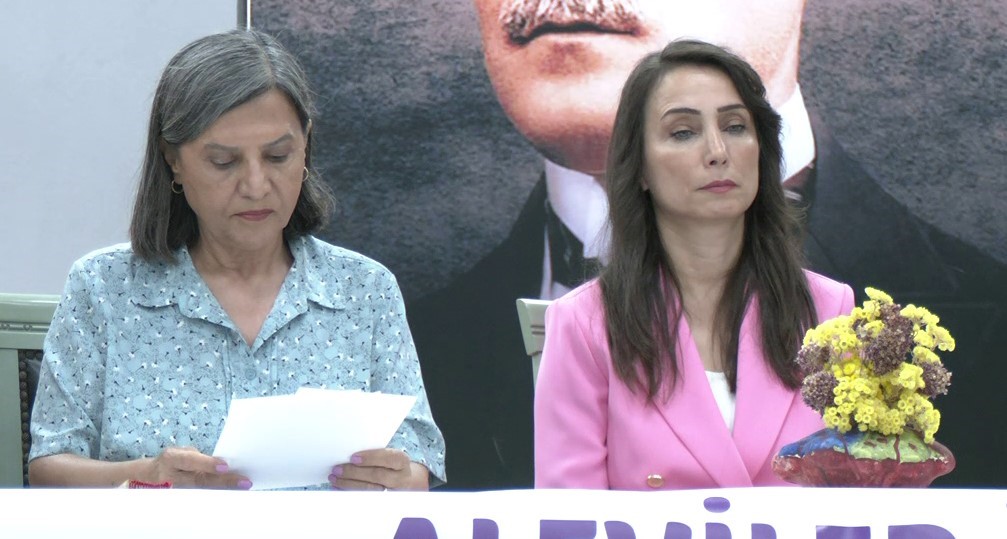 DEM Parti’li Hatimoğulları: "Gelin ikinci yüzyılda Türkiye Cumhuriyeti’ni demokrasiyle buluşturalım, demokratik cumhuriyeti hep beraber inşa edelim"
