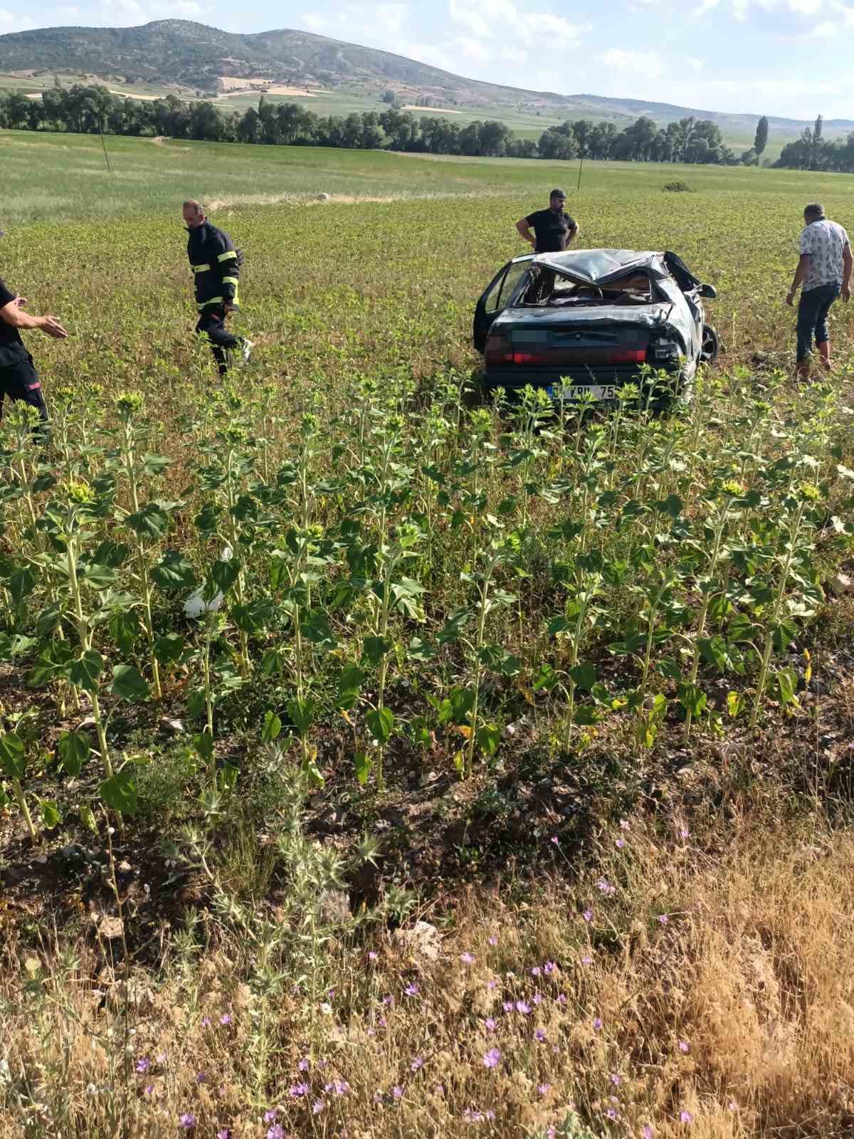 Yoldan &ccedil;ıkan otomobil tarlaya u&ccedil;tu :1 yaralı
