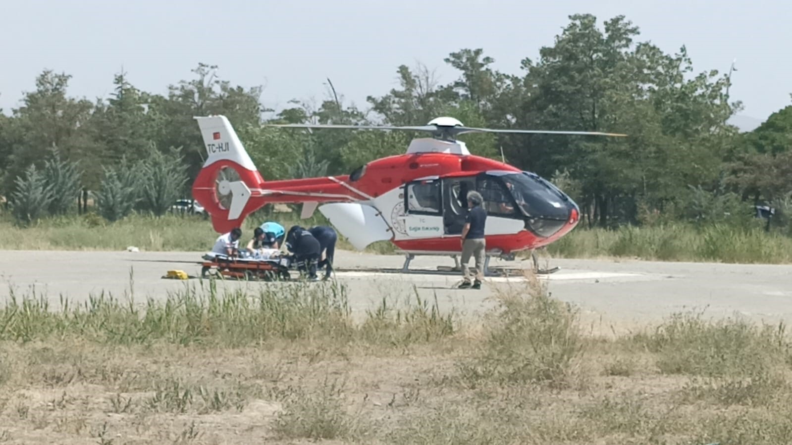 70 yaşındaki hasta ambulans helikopter ile Van’a getirildi
