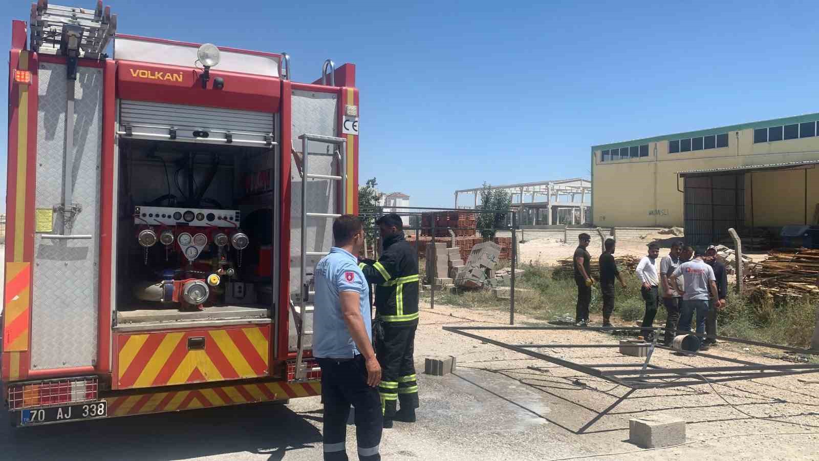 Karaman’da tutuşan keresteleri itfaiye söndürdü