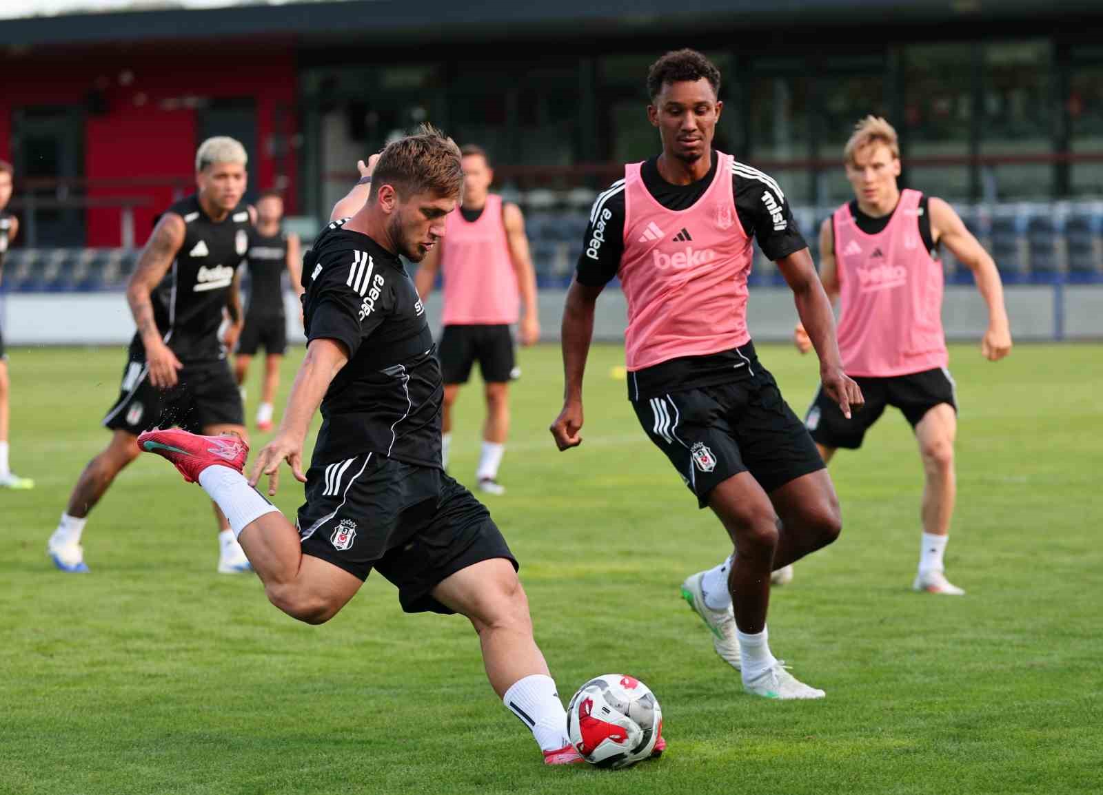Beşiktaş günü çift antrenmanla tamamladı
