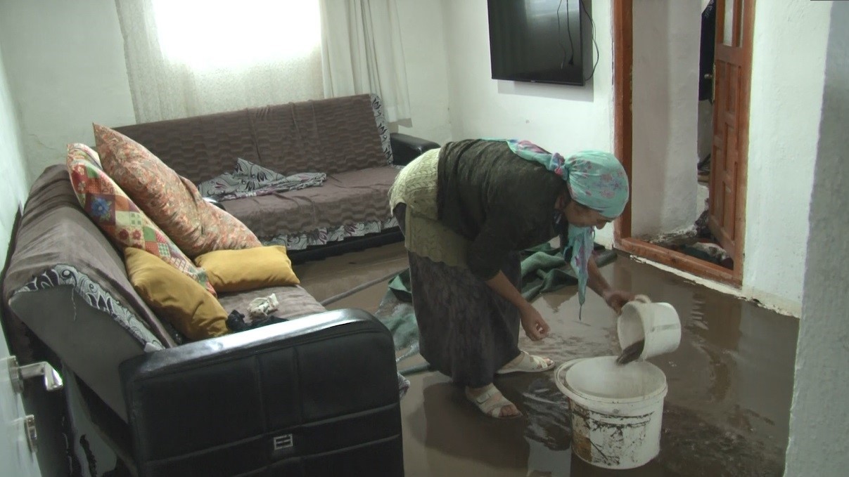 Kars’ta sağanak yağış sele yol açtı: Evler sular altında kaldı