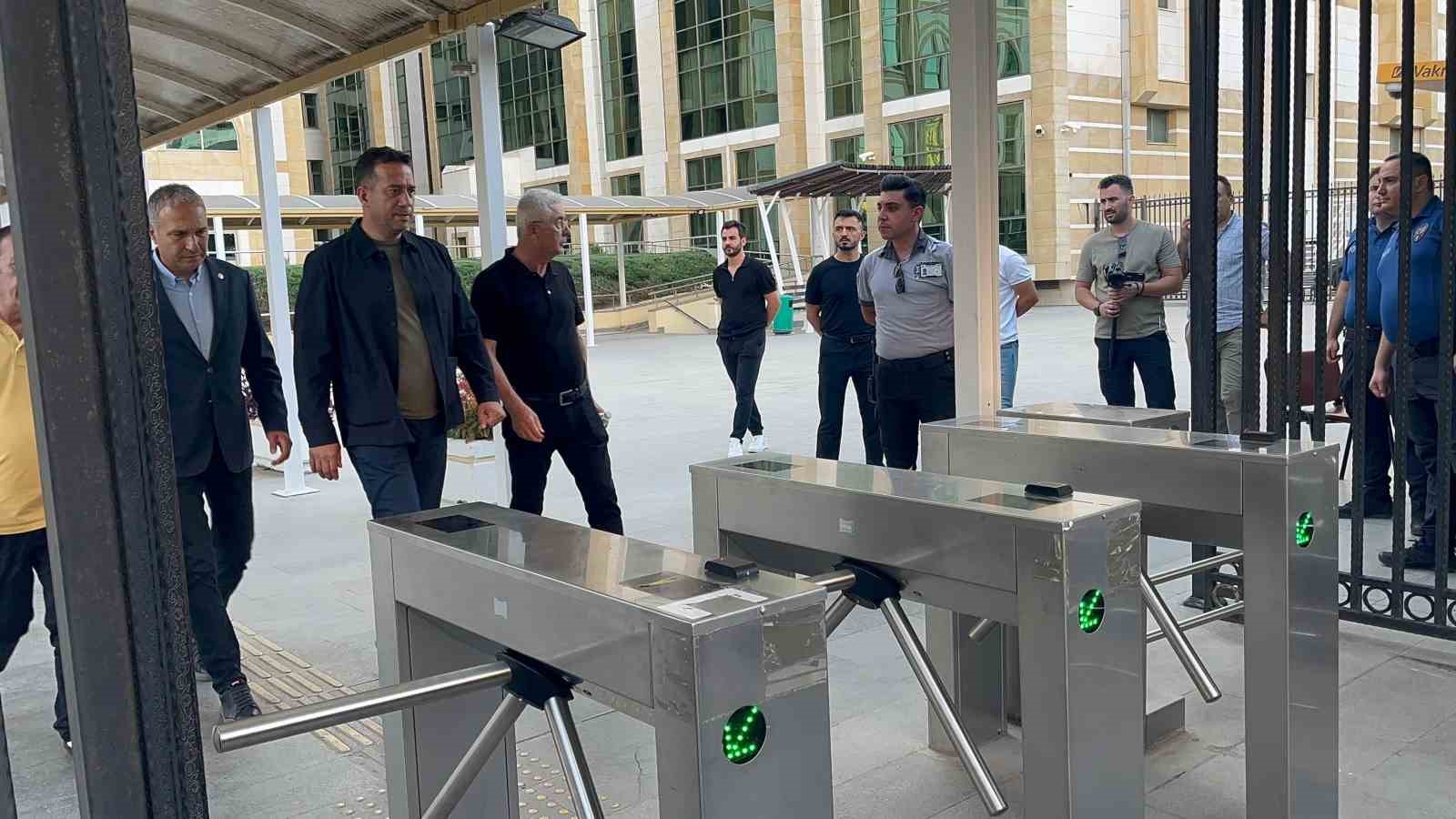 Antalya B&uuml;y&uuml;kşehir Belediye Başkanı B&ouml;cek tutuklandı
