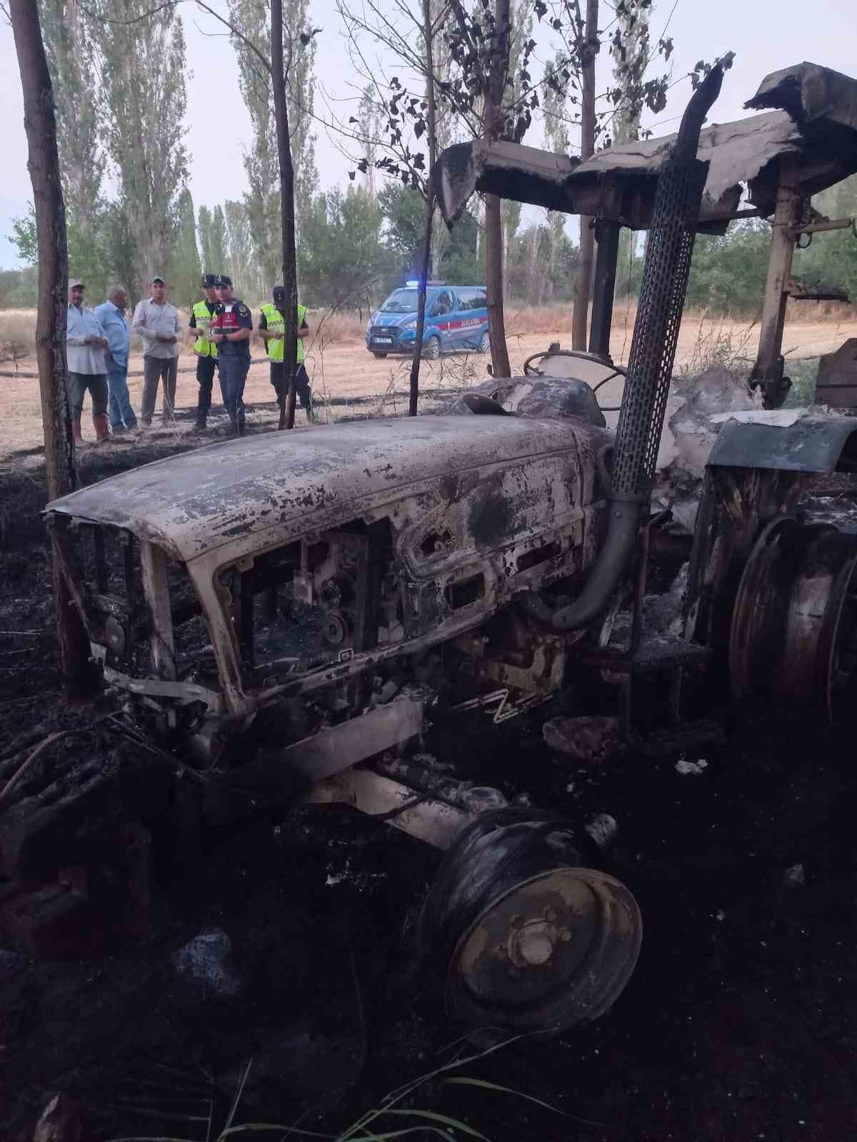 Burdur’da traktörden çıkan yangında 5 dönüm arazi kül oldu
