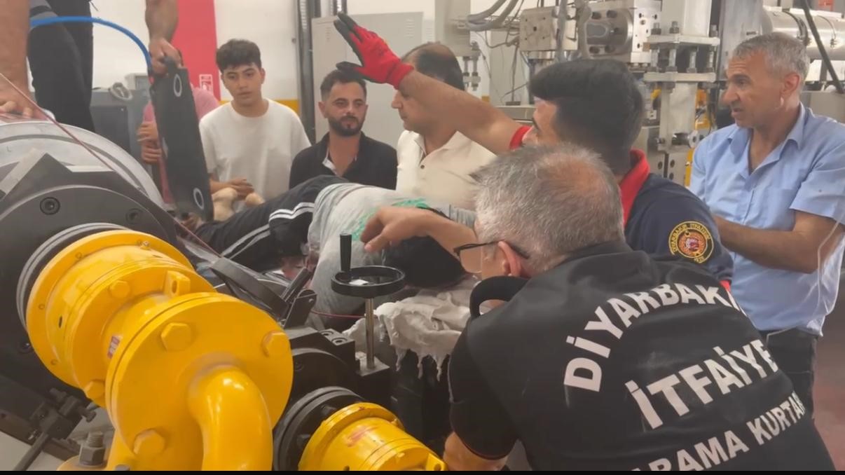 Diyarbakır’da elini levha kesme makinesine kaptıran işçi yaralandı