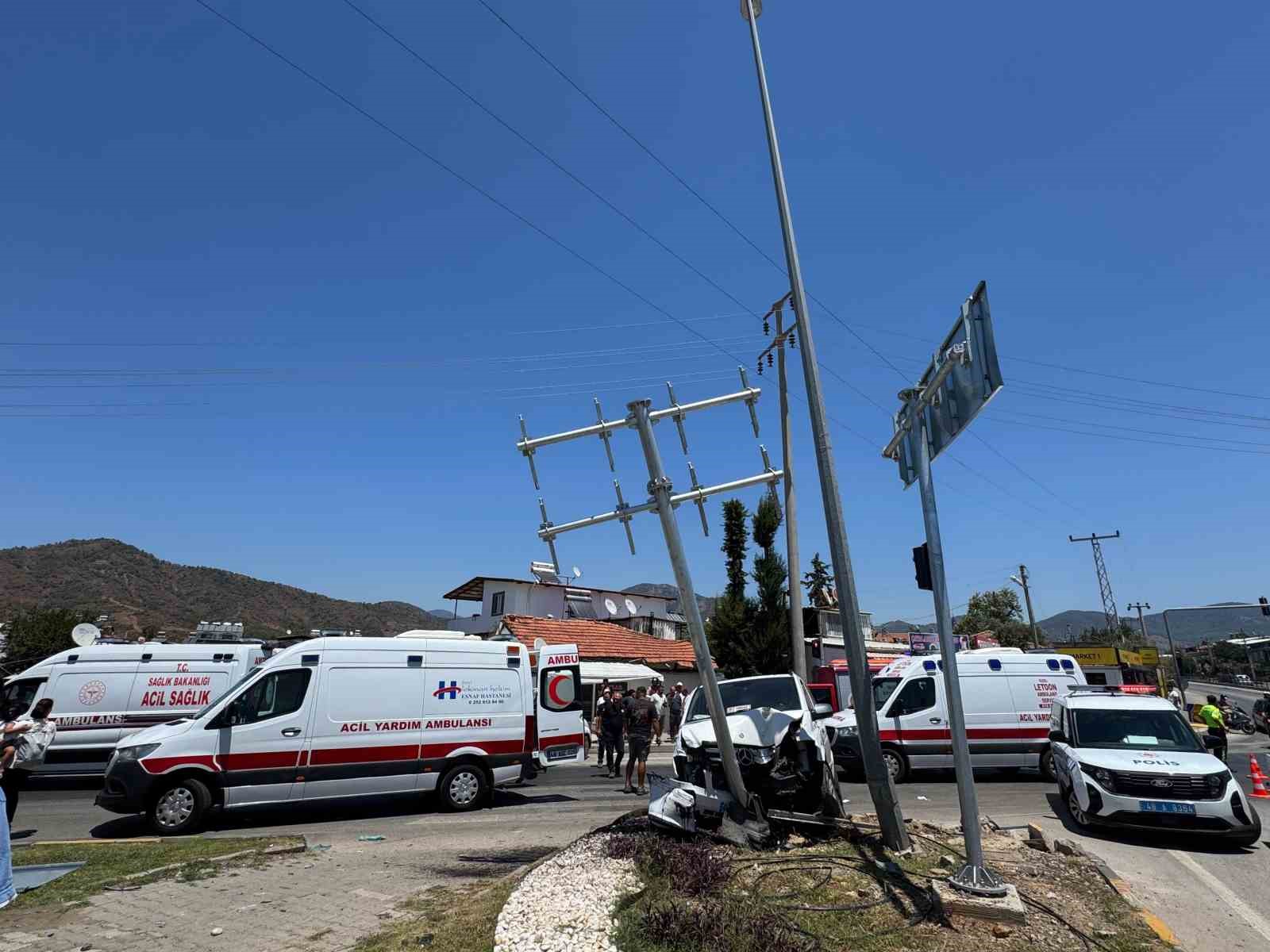 Fethiye'de trafik kazasında 11 kişi yaralandı, İhlas Haber Ajansı bildirdi.