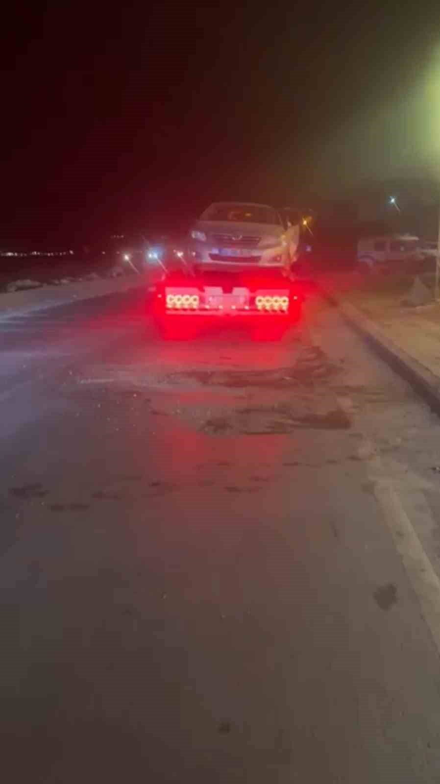 Hatay’da iki otomobil çarpıştı: 2 yaralı
