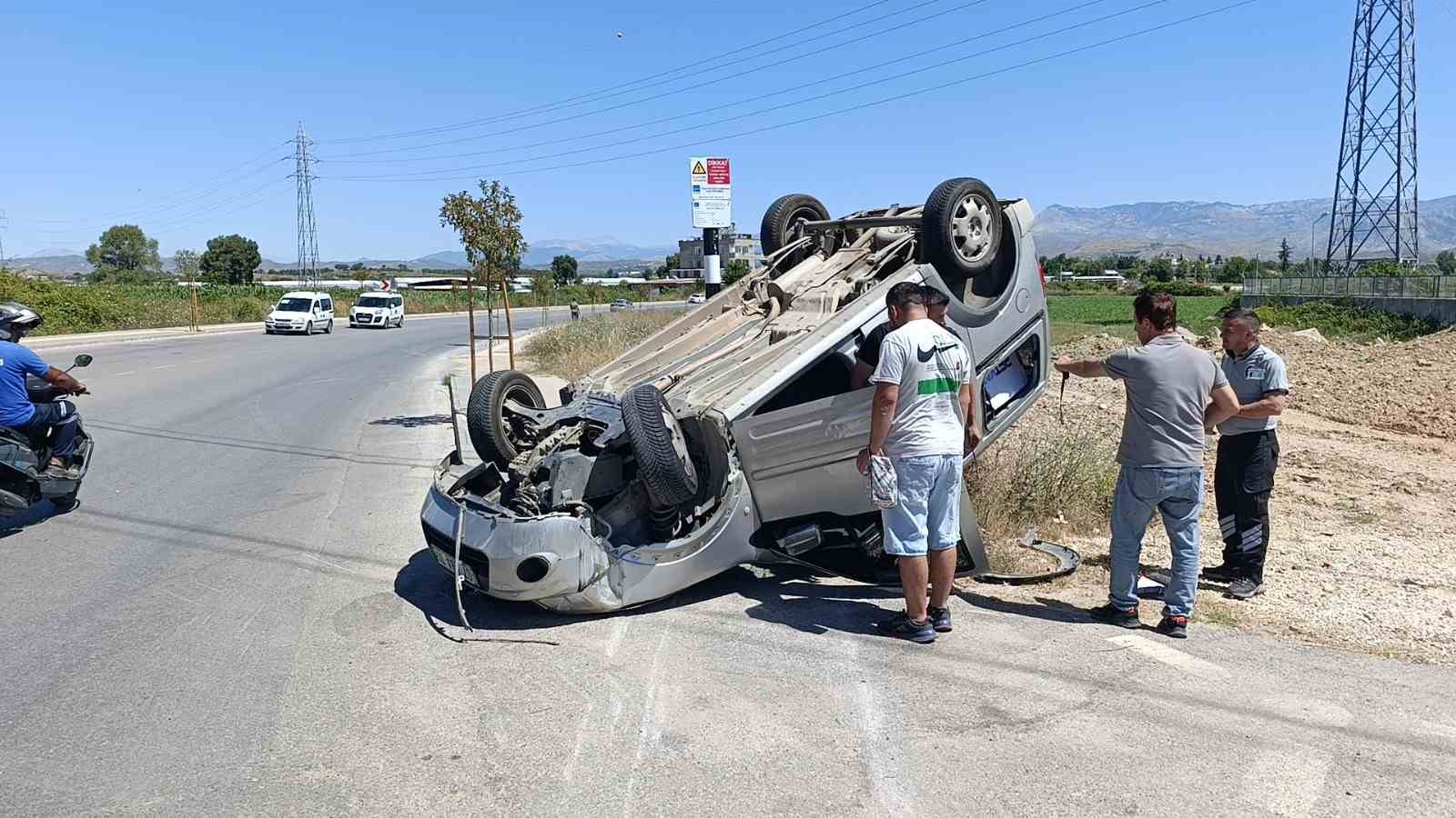 Takla atıp sürüklenen araçtan burnu bile kanamadan çıktı