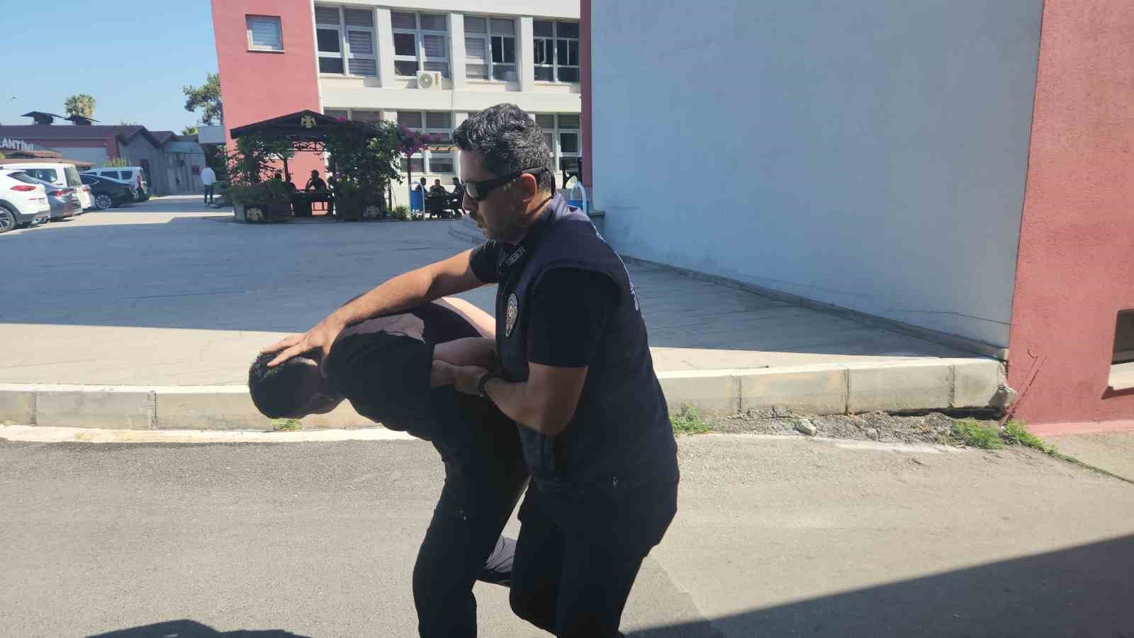 Adana&rsquo;da &lsquo;sazan sarmalı&rsquo; dolandırıcılığı: Ger&ccedil;ek ev sahibine hi&ccedil; para ulaşmadı
