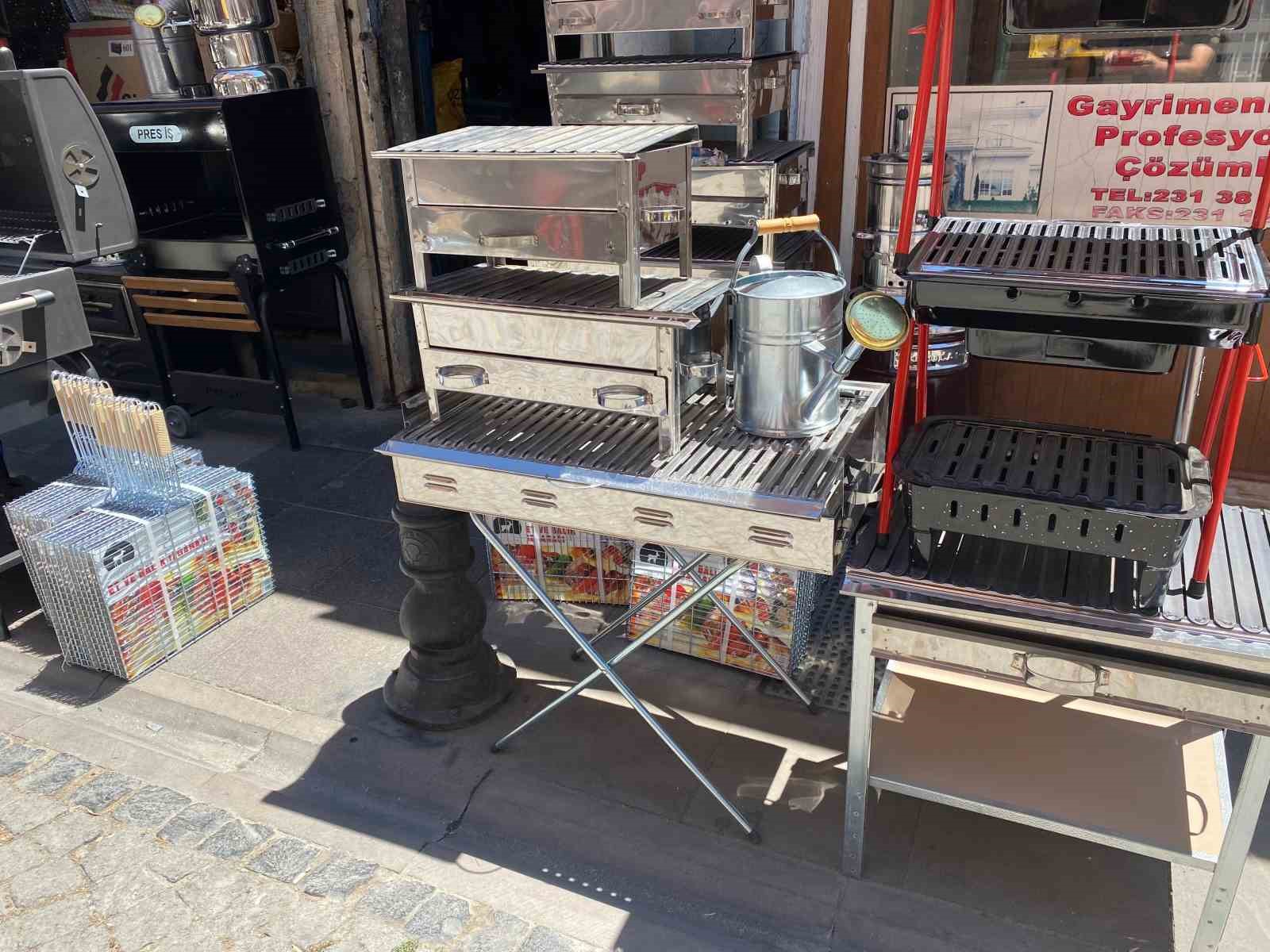 Son zamanlarda meydana gelen yangınlar mangal satışlarını etkiledi
