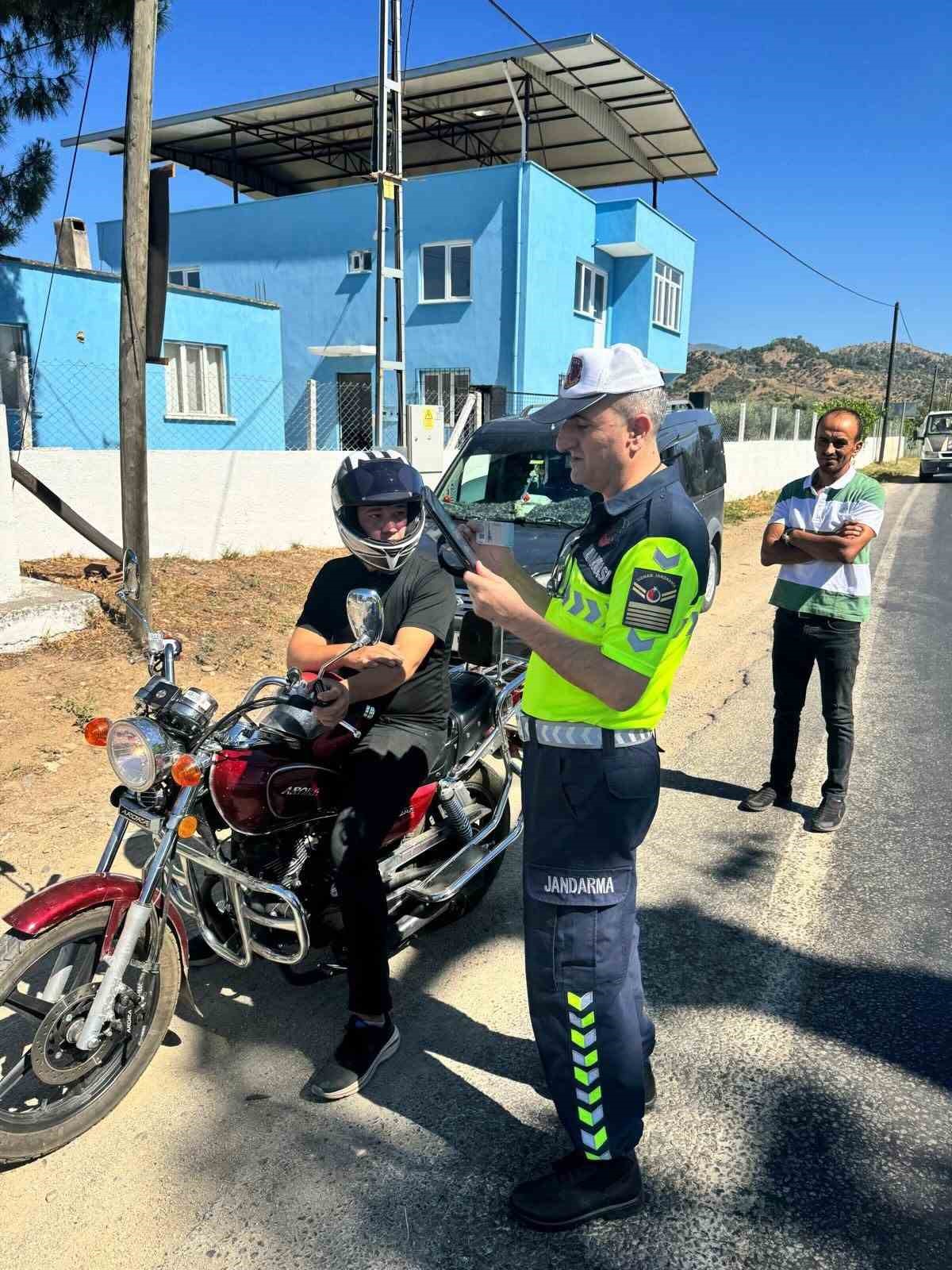 K&ouml;şk&rsquo;te jandarma ekiplerinden şok trafik uygulaması
