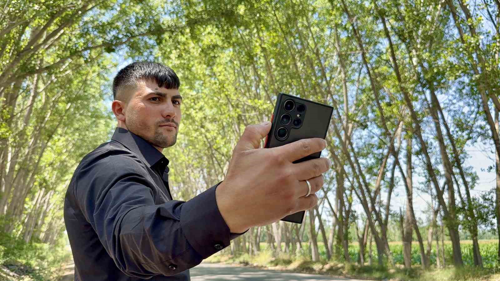 Tokat’taki köy yolu ağaç tüneli ile kartpostallık manzara sürüyor