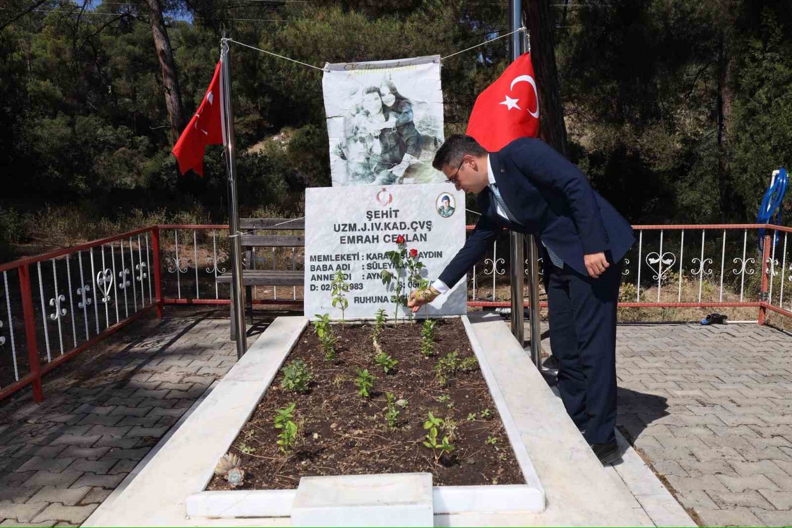 Şehit Uzman &Ccedil;avuş Ceylan, mezarı başında anıldı
