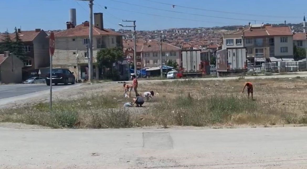 Çevre için ter döken çocuklara esnaftan dondurmalı teşekkür