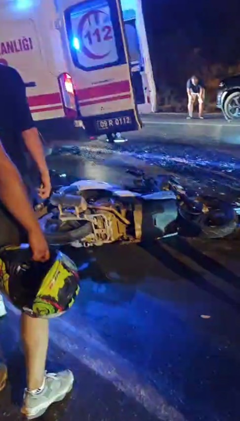 Oğlunu yerde yaralı g&ouml;ren babanın feryadı y&uuml;rekleri dağladı
