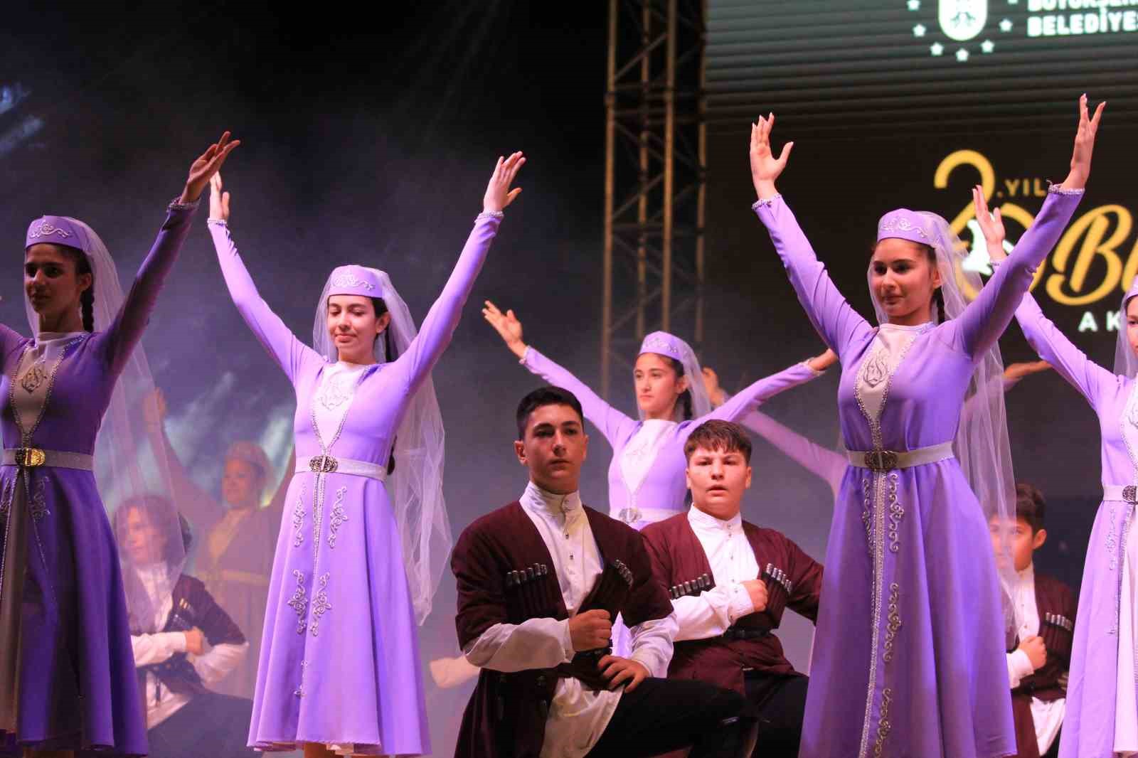 Çerkesler, Güney Marmara şöleninde unutulmaz bir gece yaşadı
