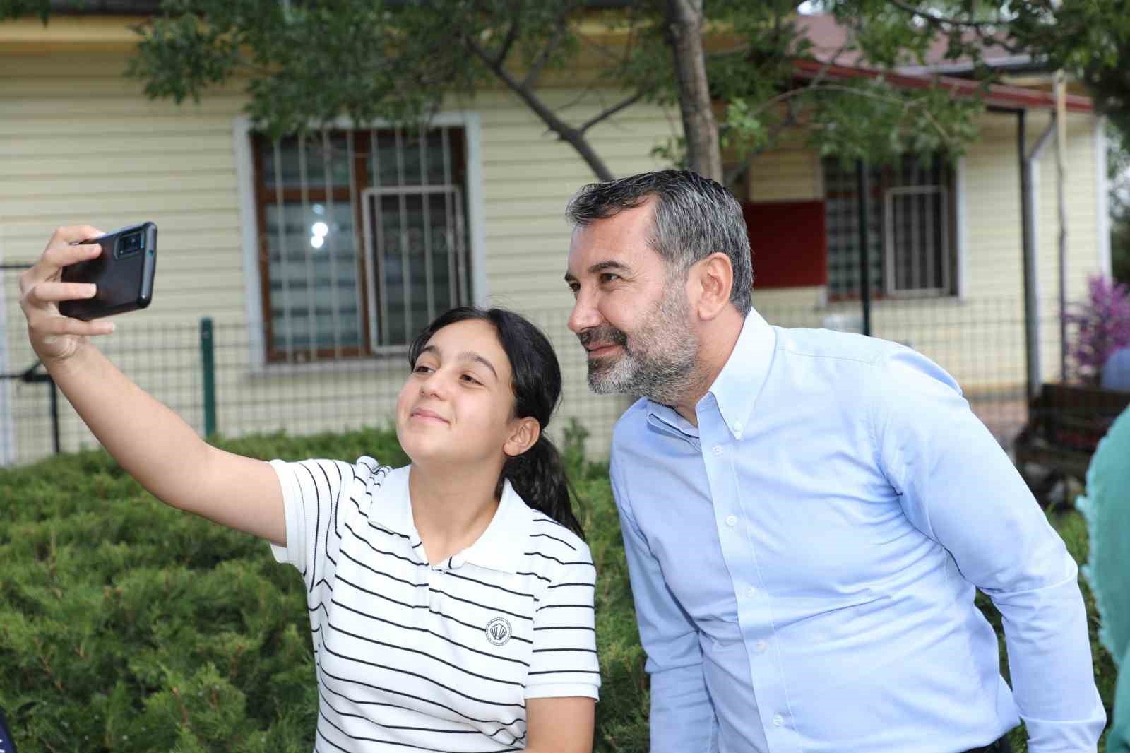 Başkan Şerifoğulları: "Her mahallemize eşit hizmet g&ouml;t&uuml;rmek i&ccedil;in &ccedil;alışıyoruz"
