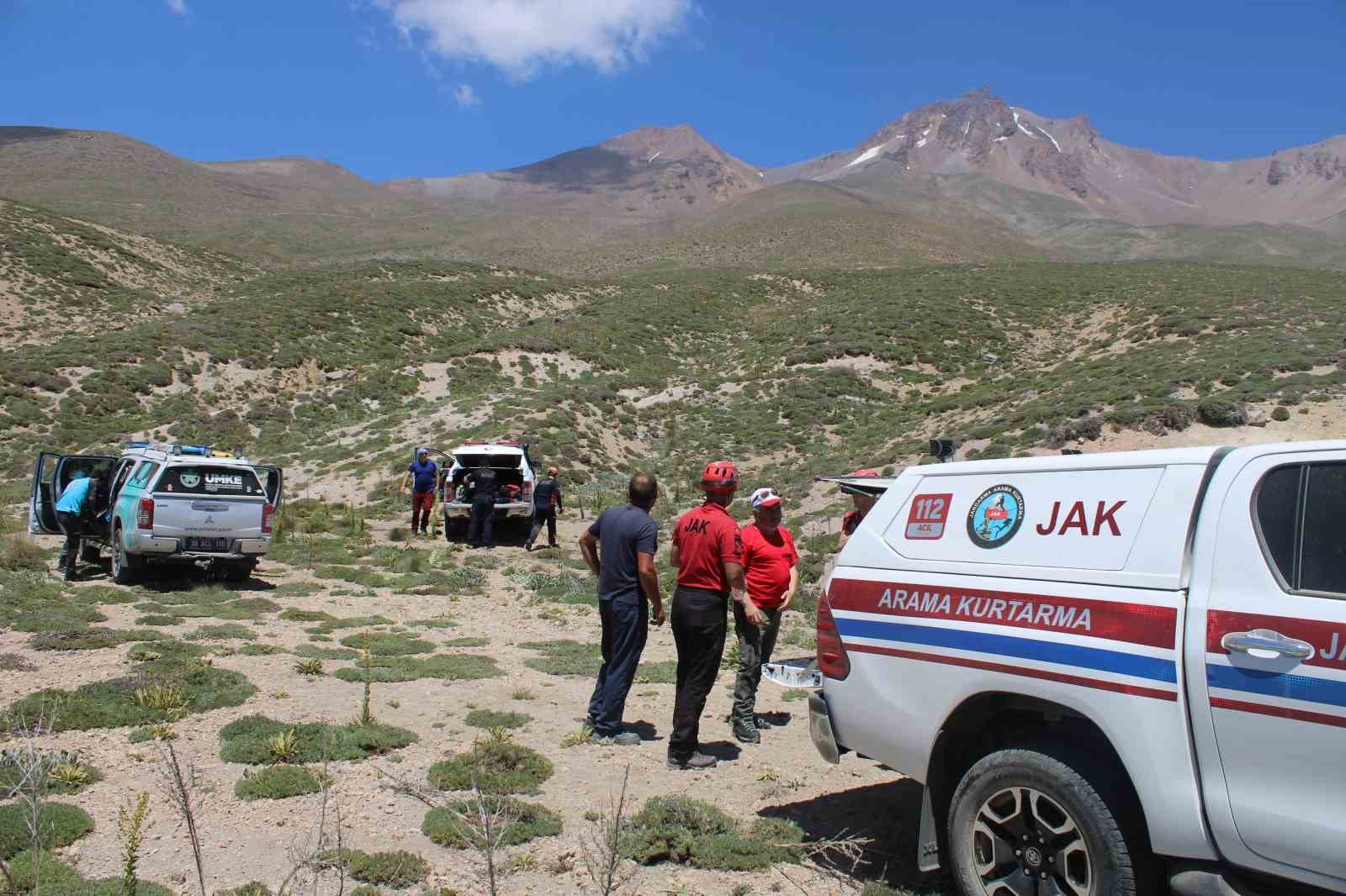 Erciyes’te yaralanan 2 dağcı mahsur kaldı