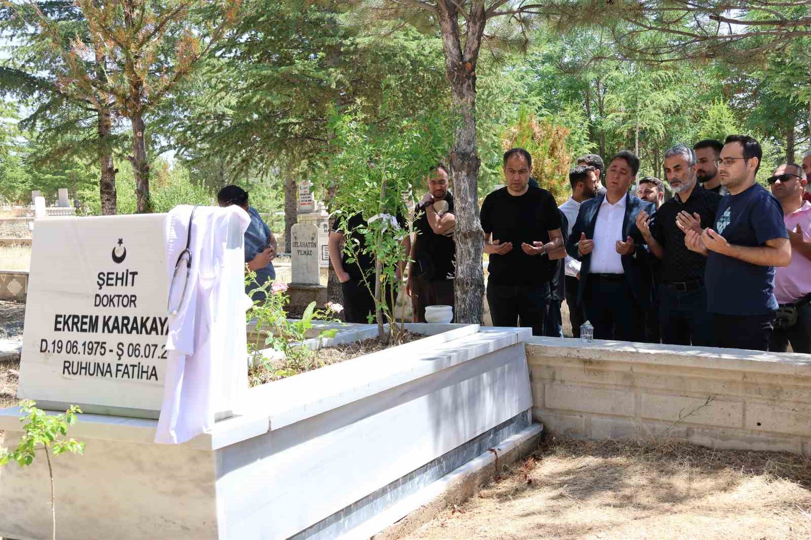 Şehit Dr. Ekrem Karakaya dualarla anıldı
