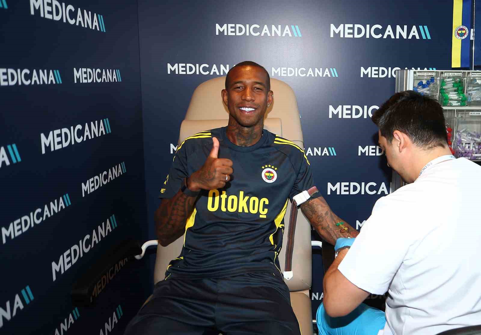 Fenerbahçe’de sağlık kontrolleri başladı