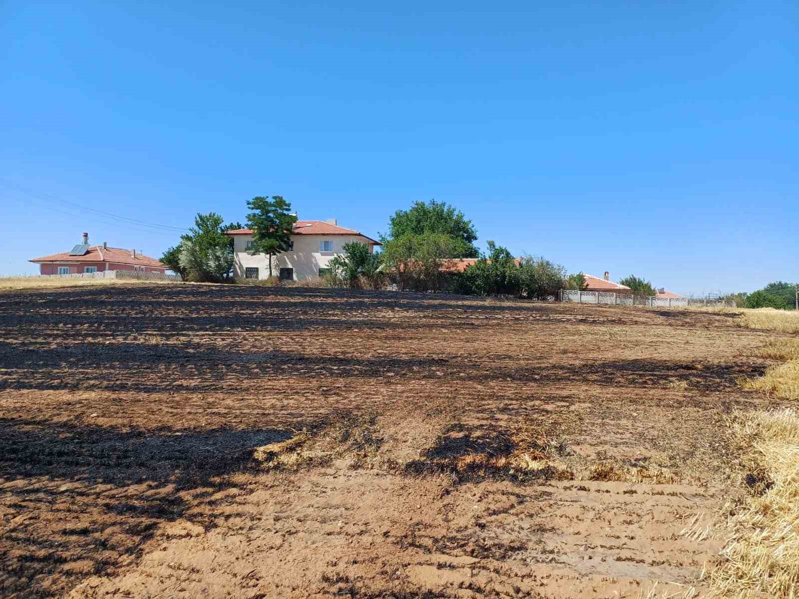 Alaca&rsquo;da anız yangını
