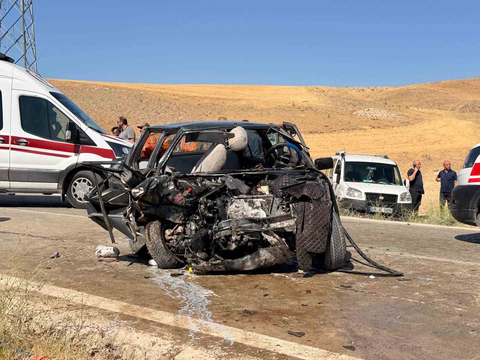 Ankara’da iki araç kafa kafaya çarpıştı: 1 ölü, 4 yaralı
