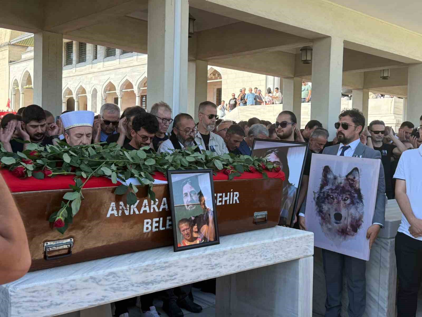 Gazeteci-yazar Nihat Genç son yolculuğuna uğurlandı