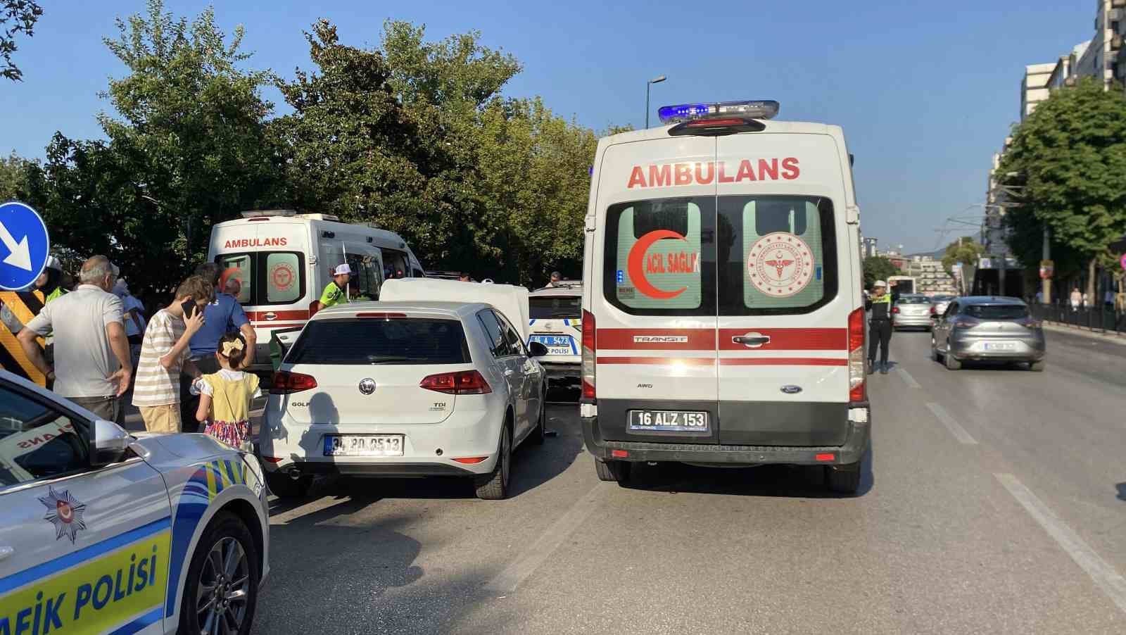 Park uygulaması yapan polise otomobil çarptı
