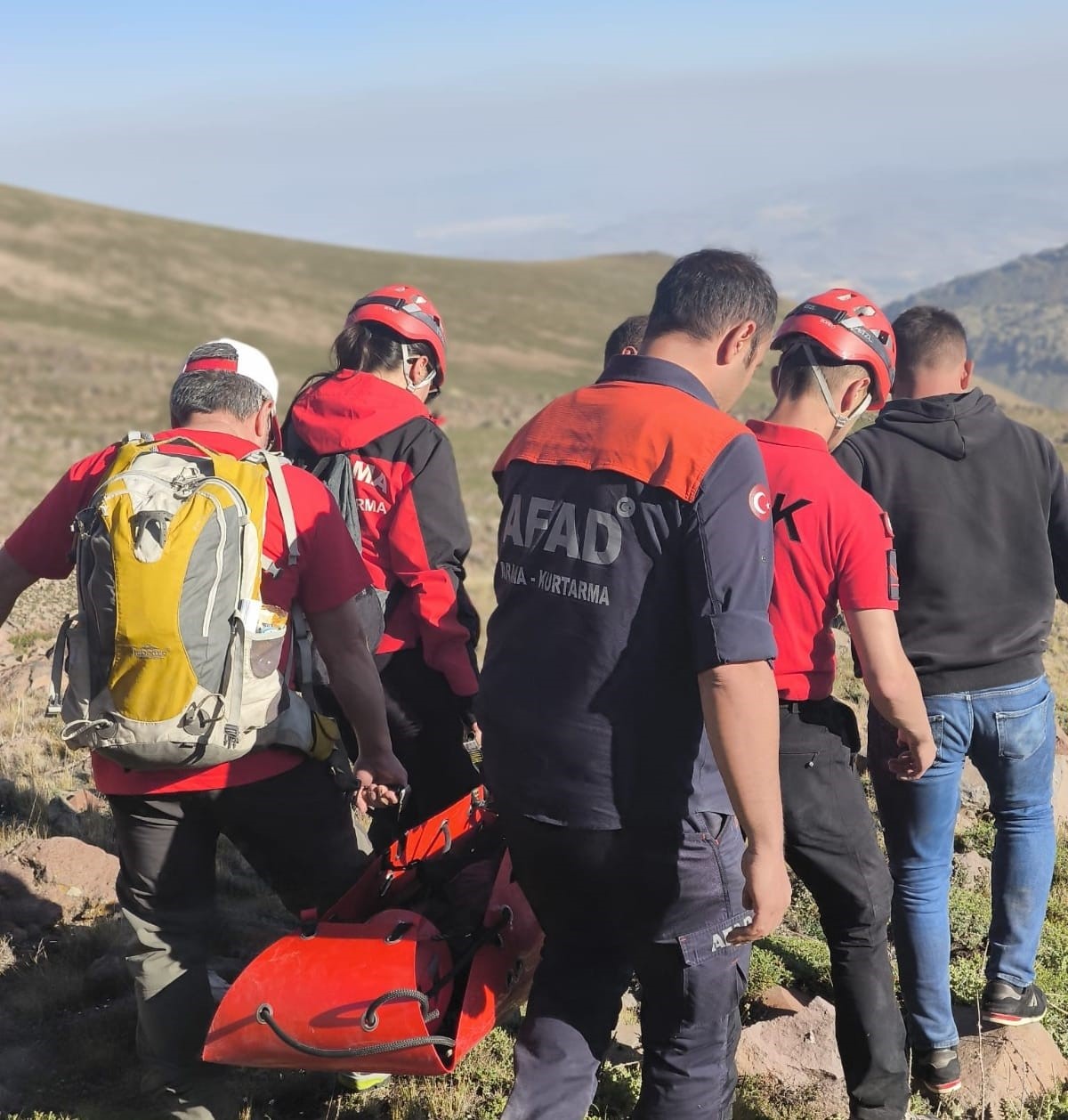 Mahsur kalan dağcılara böyle ulaşıldı
